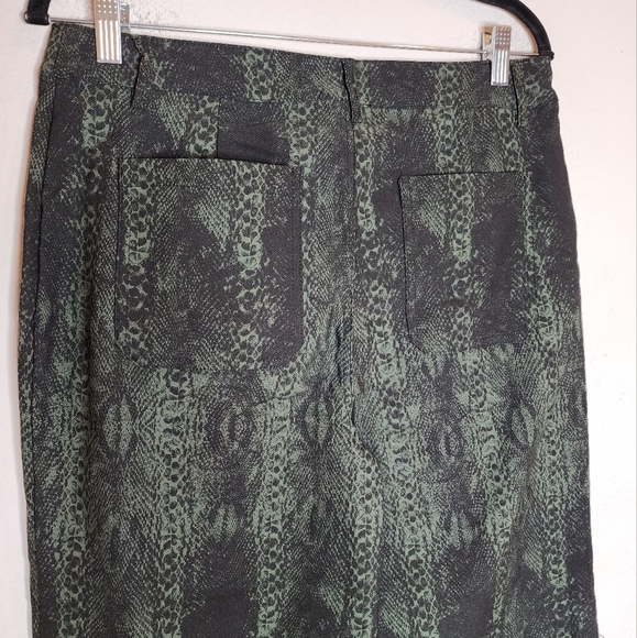 NWT Adyson Parker Green Snakeskin Print Wideleg Crop Pants Stretch Size 10 - Picture 10 of 16